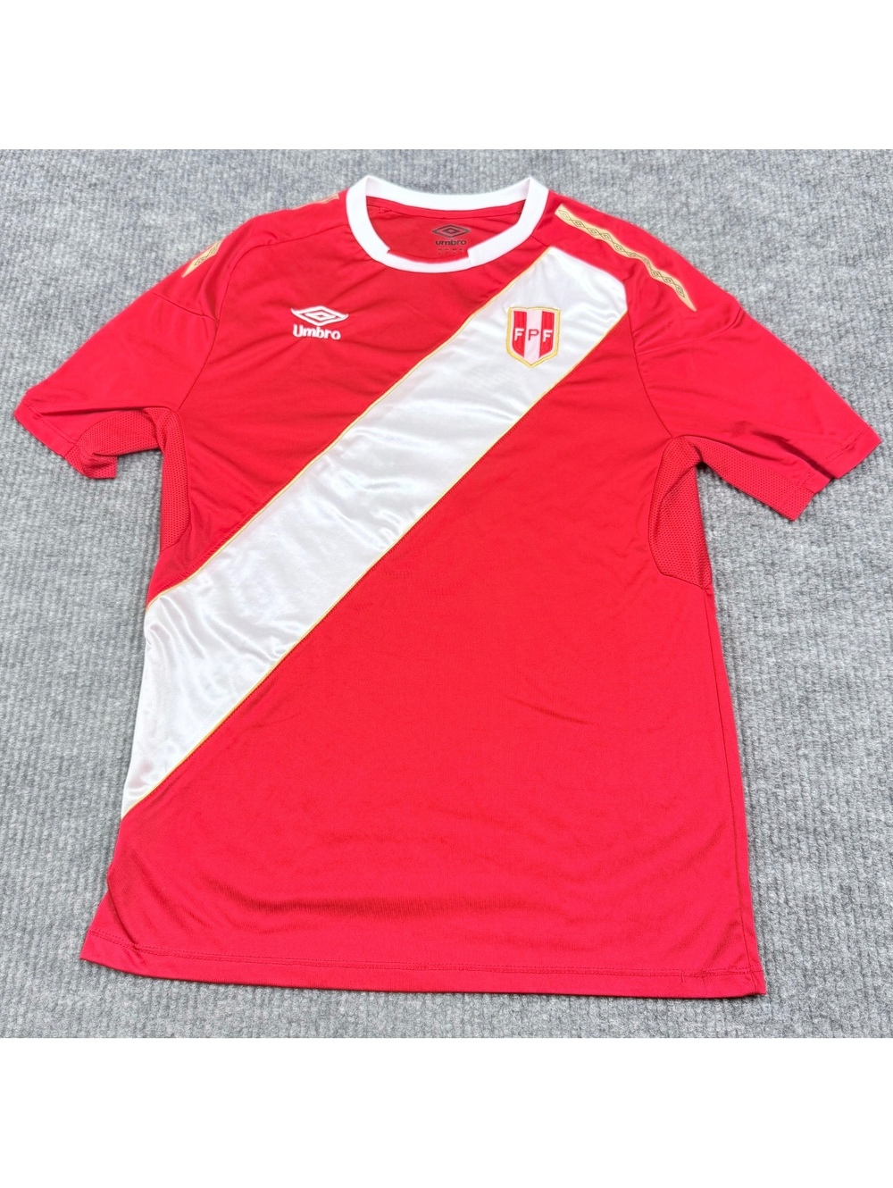 Umbro Peru FPF #11 Soccer Jersey Men’s Large Red White Football Shirt